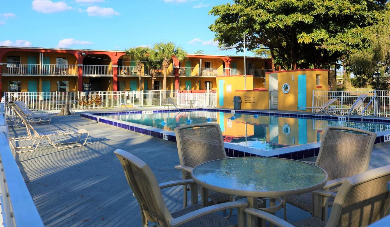 Howard Johnson By Wyndham Lake Front Park Kissimmee Εξωτερικό φωτογραφία